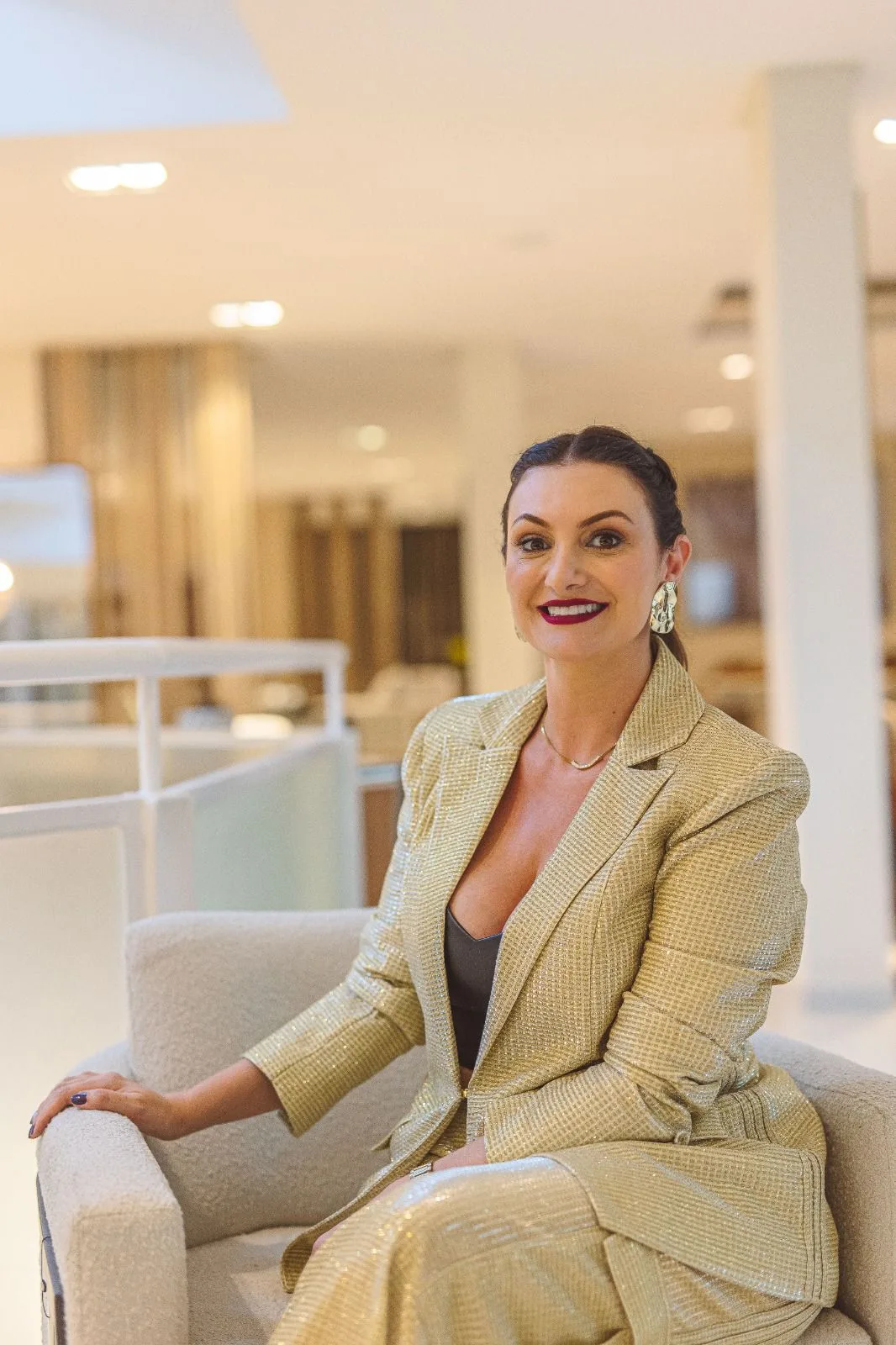 Dra. Ana Paula Simão, especialista em harmonização facial em Ponta Grossa